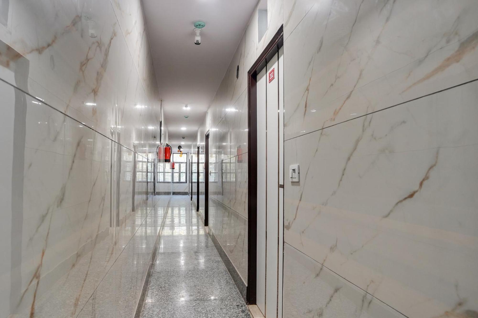 Super Hotel O Hotel Gold Star 新德里 外观 照片