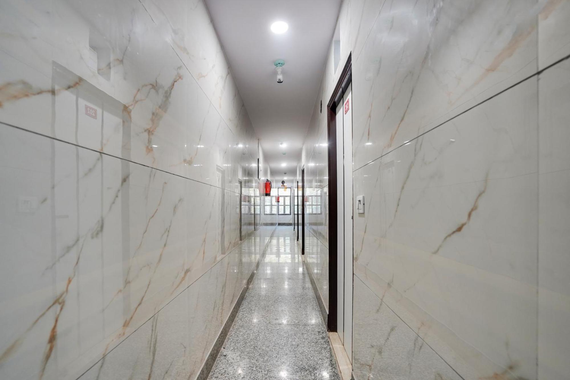Super Hotel O Hotel Gold Star 新德里 外观 照片
