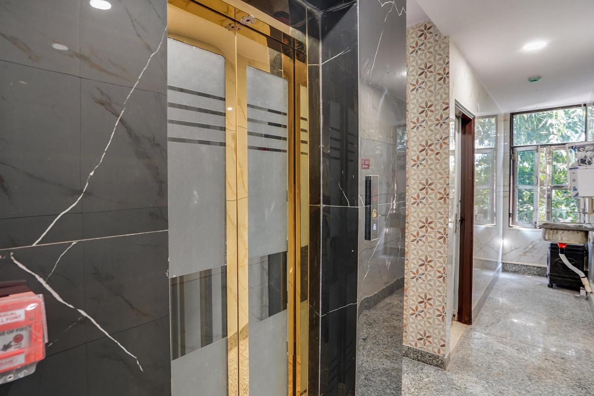 Super Hotel O Hotel Gold Star 新德里 外观 照片